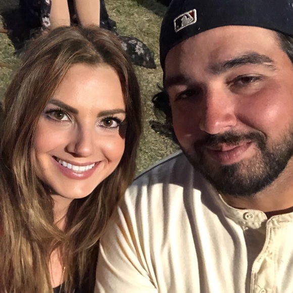 Hi There, Poshers! 👋 - Picture 2 of 5